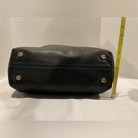 MICHAEL KORS Raven Black Pebbled Leather Gold Chain Link Large Shoulder Tote - Picture 4 of 6